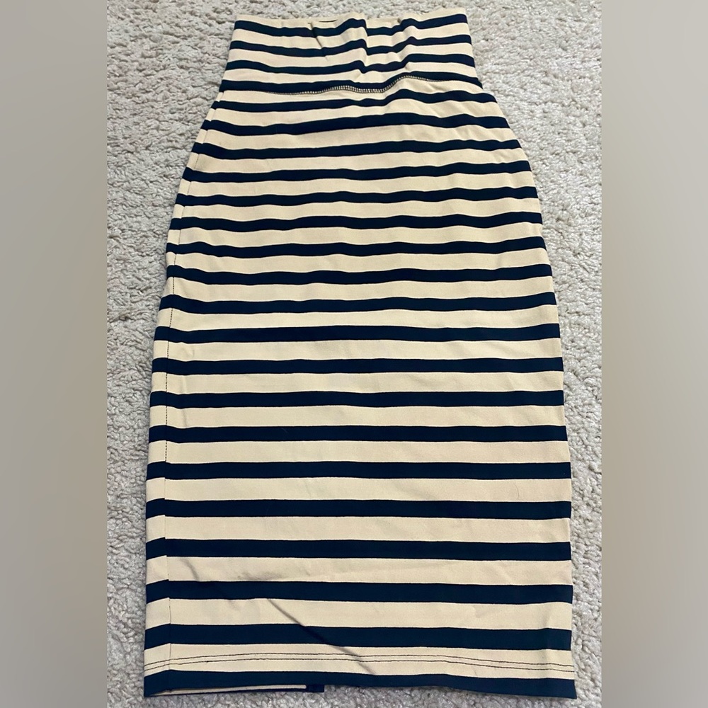 BEBE Women's High Waisted BodyCon Black and Beige Stripes Midi Pencil Skirt, xxs